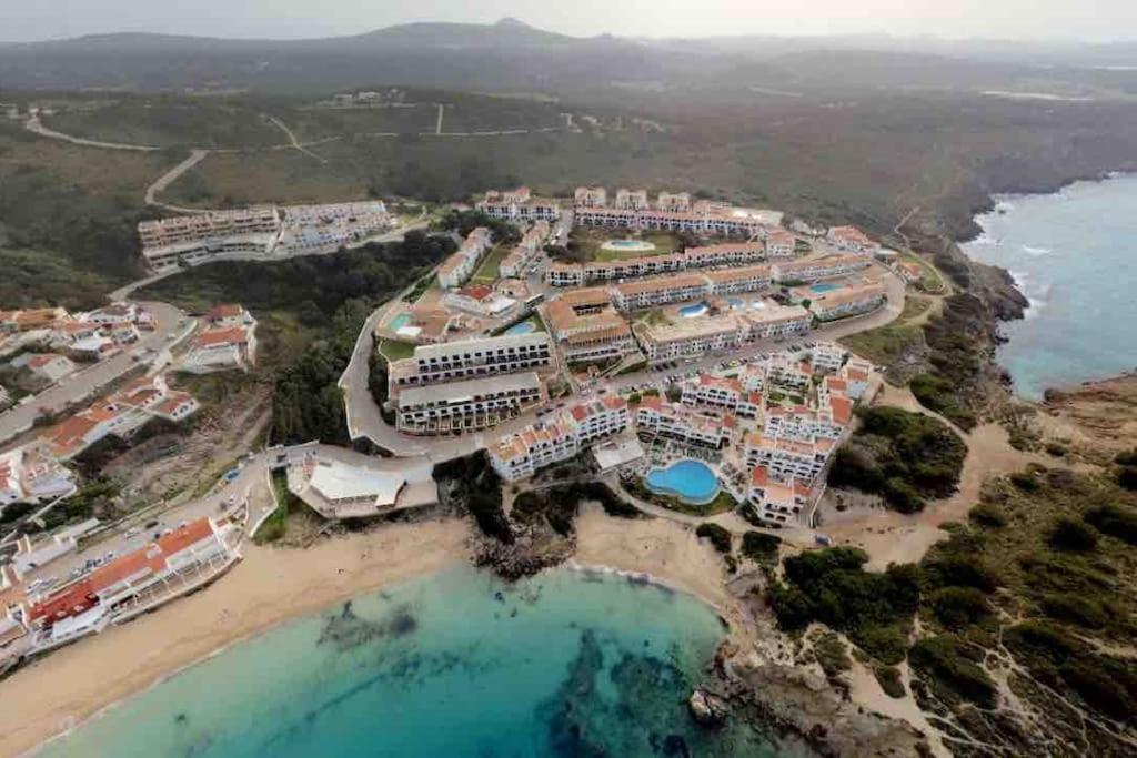 Lovely Hideaway With Pool And White Sand Beach Arenal d'en Castell Bagian luar foto