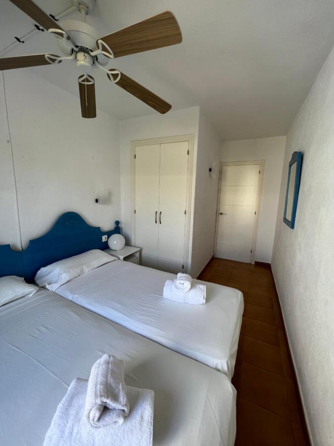 Lovely Hideaway With Pool And White Sand Beach Arenal d'en Castell Bagian luar foto